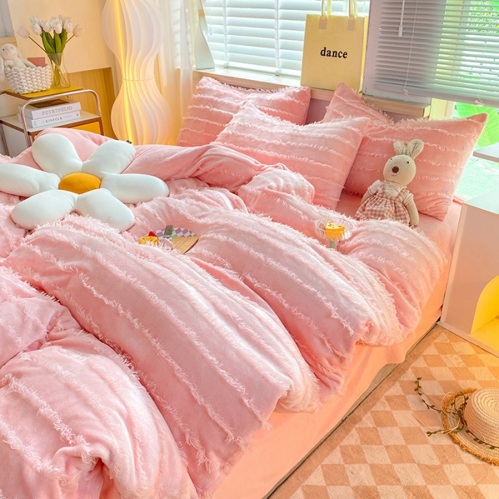 91家纺网 家纺一手货源 找家纺 欧冠 2023秋冬新款牛奶绒提花简约款牛奶绒四件套 清晨粉