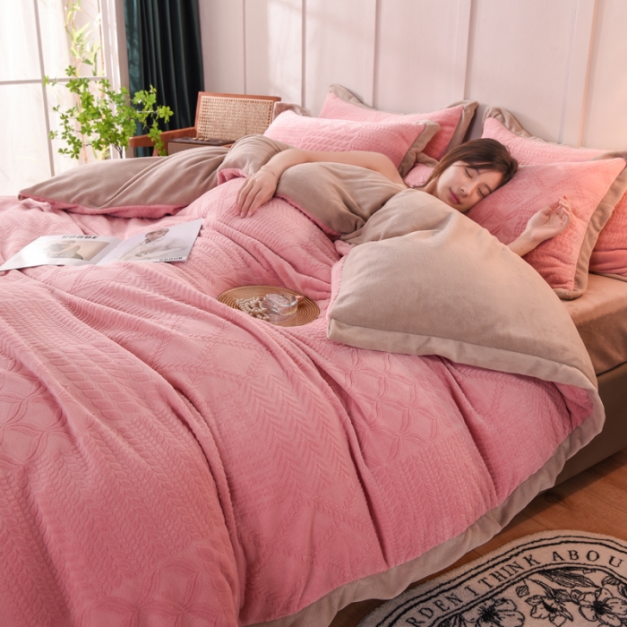 91家纺网 家纺一手货源 找家纺 （总）欧冠 2023秋冬新款唯爱雕花A版260克牛奶绒四件套-实拍款