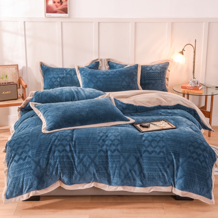 91家纺网 家纺一手货源 找家纺 欧冠 2023秋冬新款唯爱雕花A版260克牛奶绒四件套-实拍款 唯爱-宝蓝