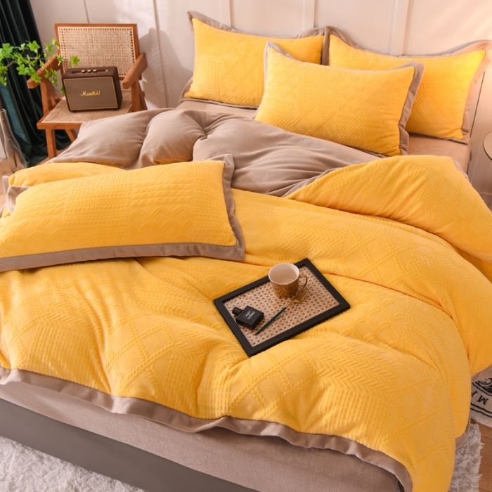 91家纺网 家纺一手货源 找家纺 欧冠 2023秋冬新款唯爱雕花A版260克牛奶绒四件套-实拍款 唯爱-亮黄