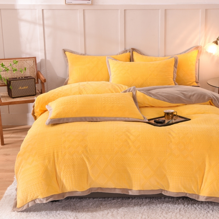 91家纺网 家纺一手货源 找家纺 欧冠 2023秋冬新款唯爱雕花A版260克牛奶绒四件套-实拍款 唯爱-亮黄