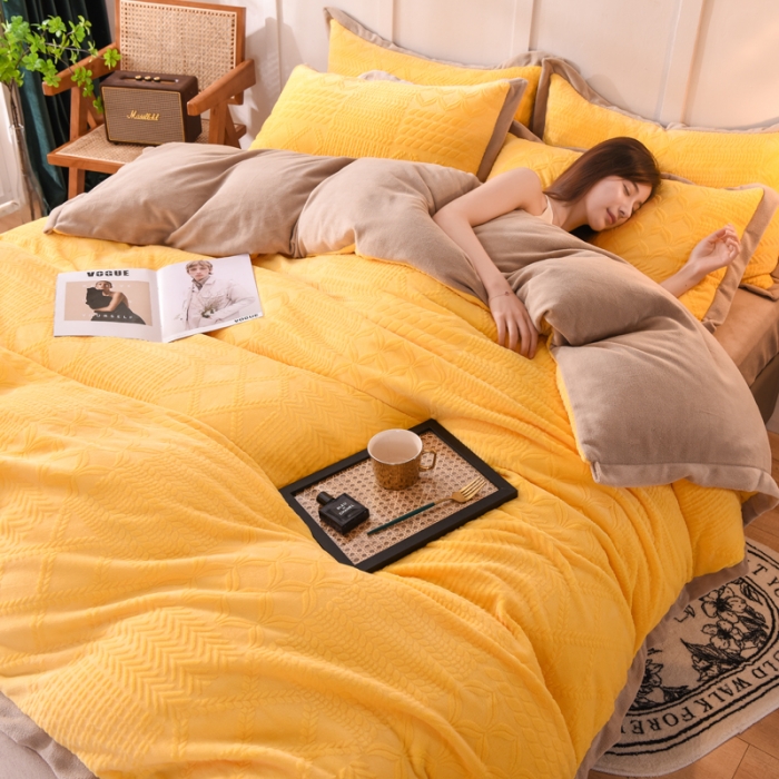 91家纺网 家纺一手货源 找家纺 欧冠 2023秋冬新款唯爱雕花A版260克牛奶绒四件套-实拍款 唯爱-亮黄