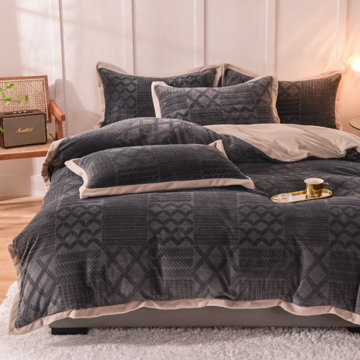 91家纺网 家纺一手货源 找家纺 欧冠 2023秋冬新款唯爱雕花A版260克牛奶绒四件套-实拍款 唯爱-深灰