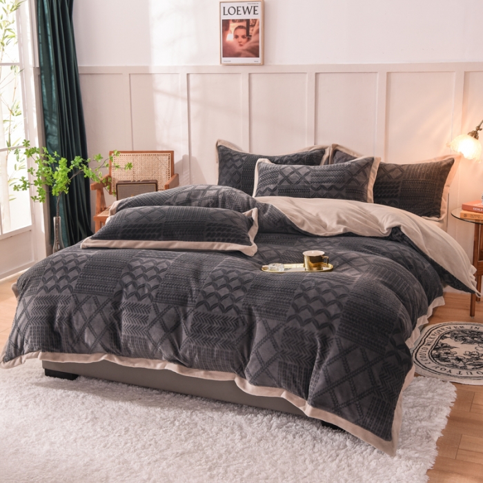 91家纺网 家纺一手货源 找家纺 欧冠 2023秋冬新款唯爱雕花A版260克牛奶绒四件套-实拍款 唯爱-深灰