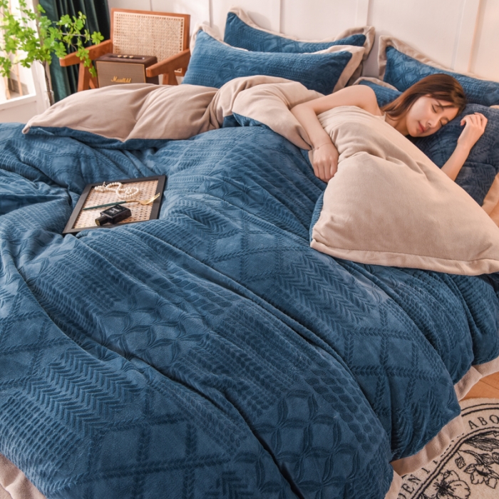 91家纺网 家纺一手货源 找家纺 （总）欧冠 2023秋冬新款唯爱雕花A版260克牛奶绒四件套-相机款