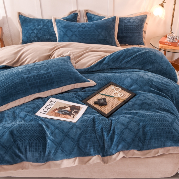 91家纺网 家纺一手货源 找家纺 欧冠 2023秋冬新款唯爱雕花A版260克牛奶绒四件套-相机款 唯爱-宝蓝