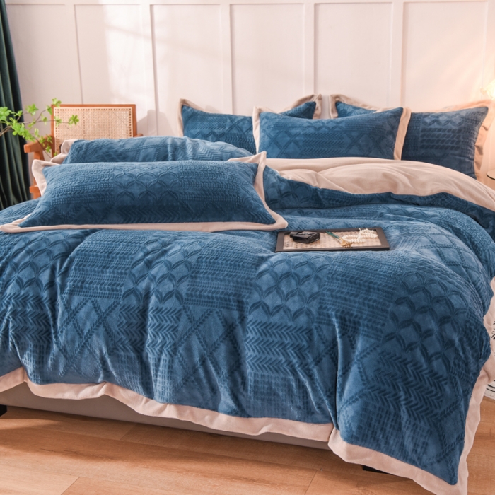 91家纺网 家纺一手货源 找家纺 欧冠 2023秋冬新款唯爱雕花A版260克牛奶绒四件套-相机款 唯爱-宝蓝