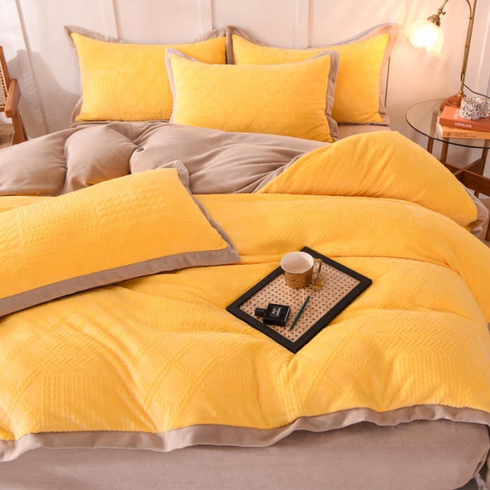 91家纺网 家纺一手货源 找家纺 欧冠 2023秋冬新款唯爱雕花A版260克牛奶绒四件套-相机款 唯爱-亮黄