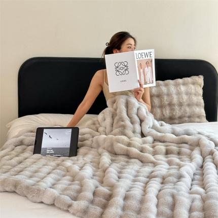 91家纺网 家纺一手货源 找家纺 （总）蓝米卡夫 2024秋冬A类1400g云纹兔毛皮草毯