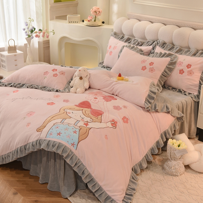 91家纺网 家纺一手货源 找家纺 欧冠 2023新款高档贴布绣甜心公主牛奶绒四件套 甜心公主-粉灰