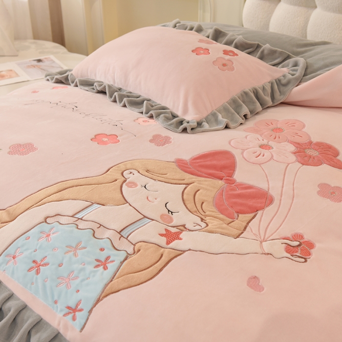 91家纺网 家纺一手货源 找家纺 欧冠 2023新款高档贴布绣甜心公主牛奶绒四件套 甜心公主-粉灰