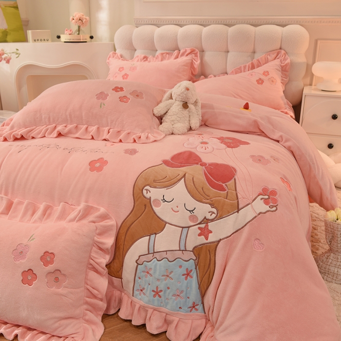 91家纺网 家纺一手货源 找家纺 欧冠 2023新款高档贴布绣甜心公主牛奶绒四件套 甜心公主-粉玉