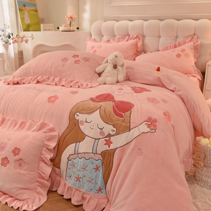 91家纺网 家纺一手货源 找家纺 欧冠 2023新款高档贴布绣甜心公主牛奶绒四件套 甜心公主-粉玉