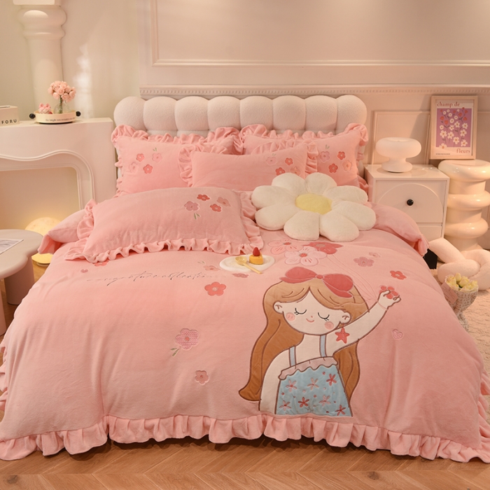 91家纺网 家纺一手货源 找家纺 欧冠 2023新款高档贴布绣甜心公主牛奶绒四件套 甜心公主-粉玉
