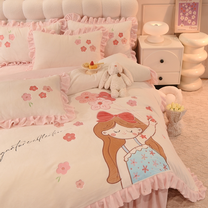 91家纺网 家纺一手货源 找家纺 欧冠 2023新款高档贴布绣甜心公主牛奶绒四件套 甜心公主-粉白