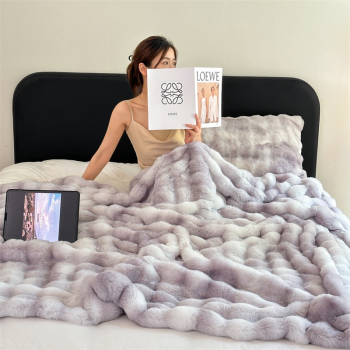 91家纺网 家纺一手货源 找家纺 蓝米卡夫 2024秋冬A类1400g云纹兔毛皮草毯 TSKN云纹-洛神紫