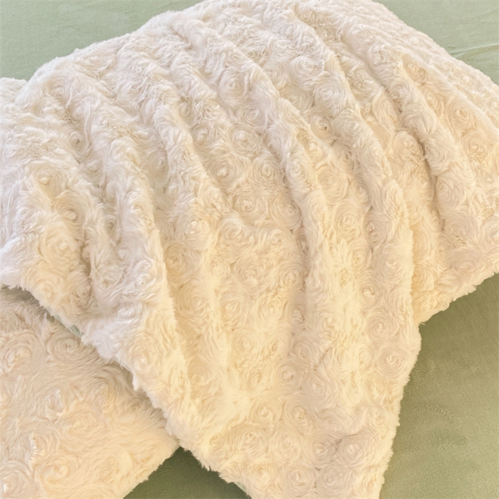 91家纺网 家纺一手货源 找家纺 蓝米卡夫 2024秋冬A类獭兔毛400克加厚法式玫瑰绒 法式-白玫瑰
