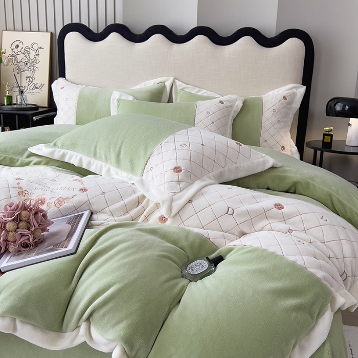 91家纺网 家纺一手货源 找家纺 欧冠 2023秋冬高端刺绣菲曼牛奶绒四件套 菲曼-牛油果绿