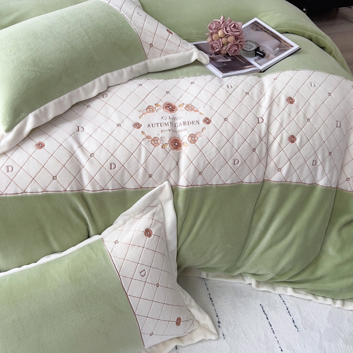 91家纺网 家纺一手货源 找家纺 欧冠 2023秋冬高端刺绣菲曼牛奶绒四件套 菲曼-牛油果绿