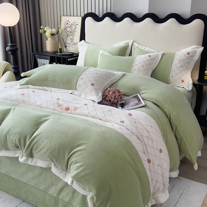 91家纺网 家纺一手货源 找家纺 欧冠 2023秋冬高端刺绣菲曼牛奶绒四件套 菲曼-牛油果绿