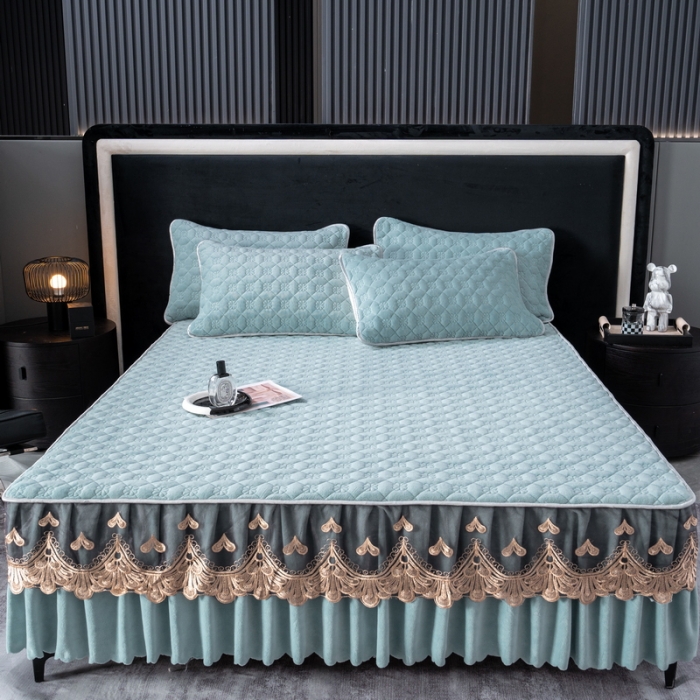 91家纺网 家纺一手货源 找家纺 布柔 2023新款加厚夹棉牛奶绒蕾丝床裙三件套 湖水绿