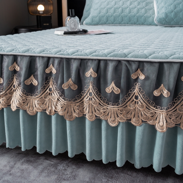 91家纺网 家纺一手货源 找家纺 布柔 2023新款加厚夹棉牛奶绒蕾丝床裙三件套 湖水绿