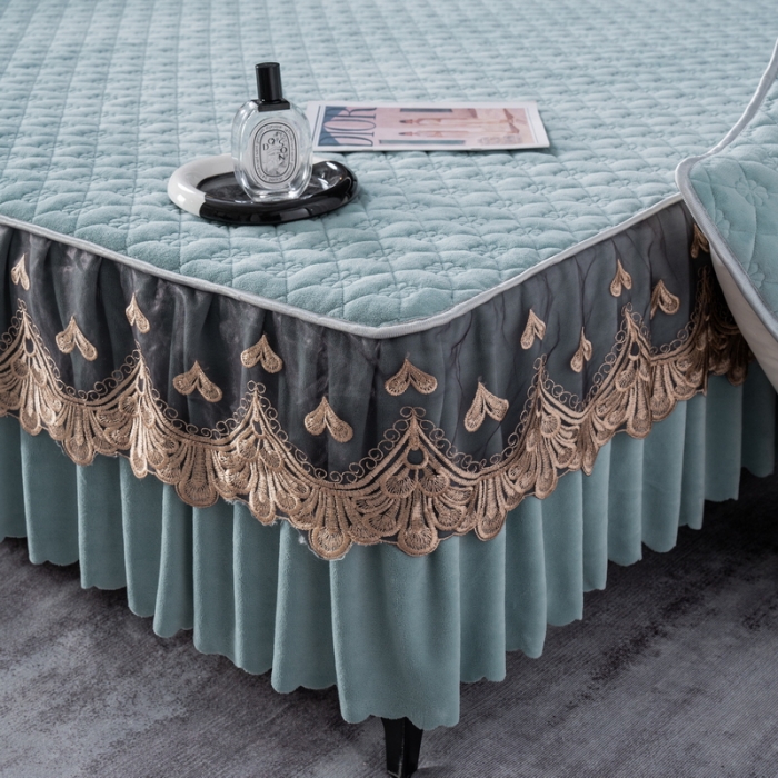 91家纺网 家纺一手货源 找家纺 布柔 2023新款加厚夹棉牛奶绒蕾丝床裙三件套 湖水绿