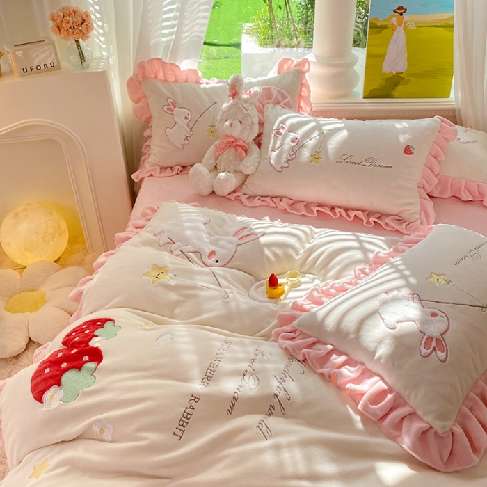 91家纺网 家纺一手货源 找家纺 （总）欧冠 2023新款牛奶绒摘星兔贴布绣牛奶绒四件套