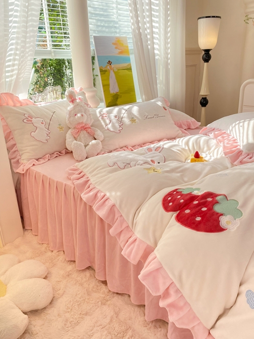 91家纺网 家纺一手货源 找家纺 （总）欧冠 2023新款牛奶绒摘星兔贴布绣牛奶绒四件套