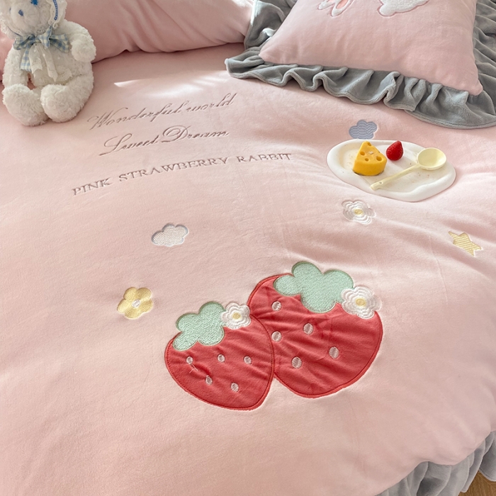 91家纺网 家纺一手货源 找家纺 欧冠 2023新款牛奶绒摘星兔贴布绣牛奶绒四件套 摘星兔-粉灰