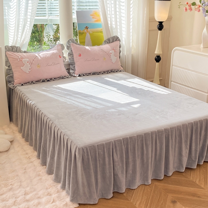 91家纺网 家纺一手货源 找家纺 欧冠 2023新款牛奶绒摘星兔贴布绣牛奶绒四件套 摘星兔-粉灰