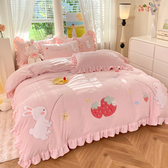 91家纺网 家纺一手货源 找家纺 欧冠 2023新款牛奶绒摘星兔贴布绣牛奶绒四件套 摘星兔-粉色