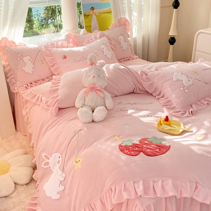 91家纺网 家纺一手货源 找家纺 欧冠 2023新款牛奶绒摘星兔贴布绣牛奶绒四件套 摘星兔-粉色