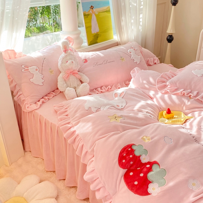 91家纺网 家纺一手货源 找家纺 欧冠 2023新款牛奶绒摘星兔贴布绣牛奶绒四件套 摘星兔-粉色