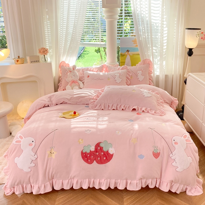 91家纺网 家纺一手货源 找家纺 欧冠 2023新款牛奶绒摘星兔贴布绣牛奶绒四件套 摘星兔-粉色