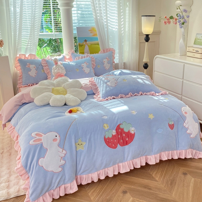 91家纺网 家纺一手货源 找家纺 欧冠 2023新款牛奶绒摘星兔贴布绣牛奶绒四件套 摘星兔-蓝粉