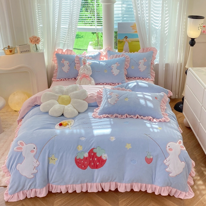 91家纺网 家纺一手货源 找家纺 欧冠 2023新款牛奶绒摘星兔贴布绣牛奶绒四件套 摘星兔-蓝粉