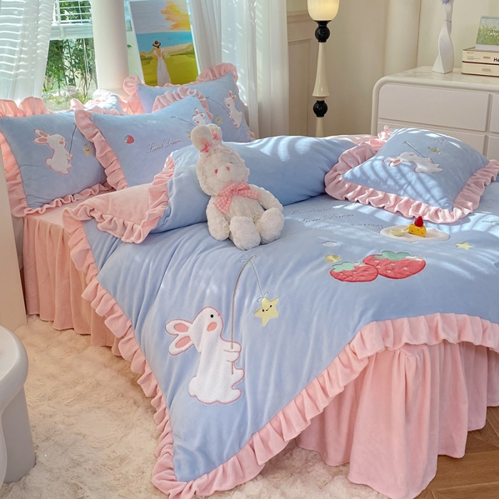 91家纺网 家纺一手货源 找家纺 欧冠 2023新款牛奶绒摘星兔贴布绣牛奶绒四件套 摘星兔-蓝粉