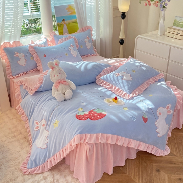 91家纺网 家纺一手货源 找家纺 欧冠 2023新款牛奶绒摘星兔贴布绣牛奶绒四件套 摘星兔-蓝粉