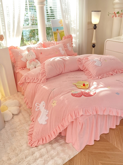 91家纺网 家纺一手货源 找家纺 欧冠 2023新款牛奶绒摘星兔贴布绣牛奶绒四件套 摘星兔-玉色