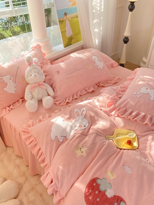 91家纺网 家纺一手货源 找家纺 欧冠 2023新款牛奶绒摘星兔贴布绣牛奶绒四件套 摘星兔-玉色