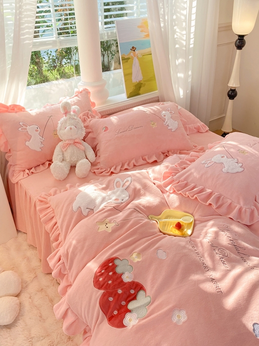 91家纺网 家纺一手货源 找家纺 欧冠 2023新款牛奶绒摘星兔贴布绣牛奶绒四件套 摘星兔-玉色