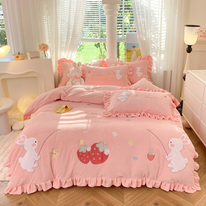 91家纺网 家纺一手货源 找家纺 欧冠 2023新款牛奶绒摘星兔贴布绣牛奶绒四件套 摘星兔-玉色