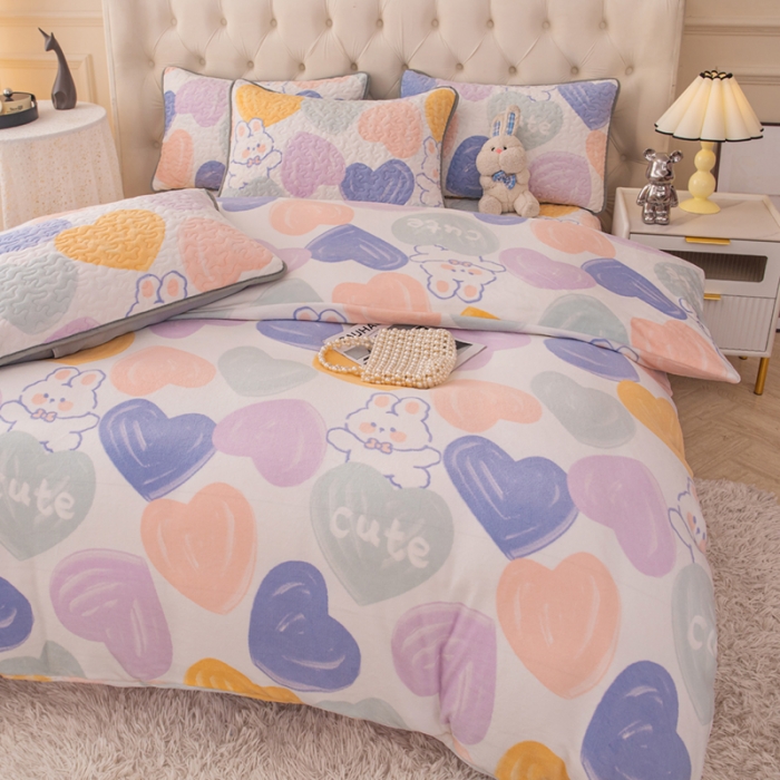 91家纺网 家纺一手货源 找家纺 梓依家纺 2023新款牛奶绒床盖款四件套 爱心兔兔