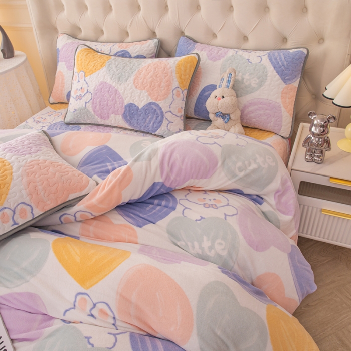 91家纺网 家纺一手货源 找家纺 梓依家纺 2023新款牛奶绒床盖款四件套 爱心兔兔