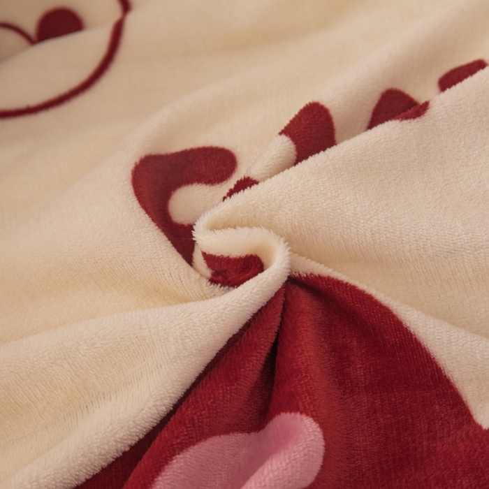 91家纺网 家纺一手货源 找家纺 梓依家纺 2023新款牛奶绒床盖款四件套 草莓熊