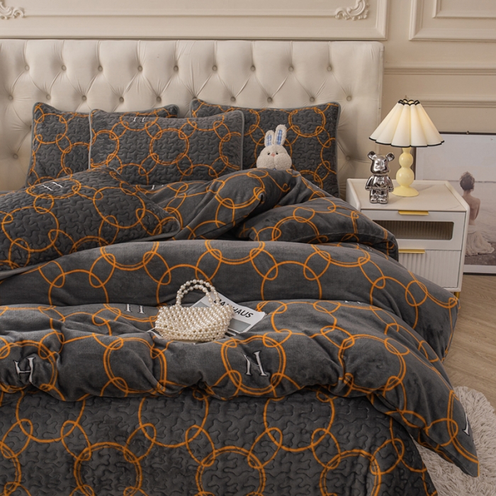 91家纺网 家纺一手货源 找家纺 梓依家纺 2023新款牛奶绒床盖款四件套 格调