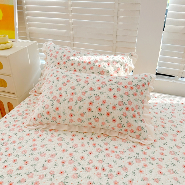 91家纺网 家纺一手货源 找家纺 岚吉 2023新款印花牛奶绒床盖三件套 粉色小碎花