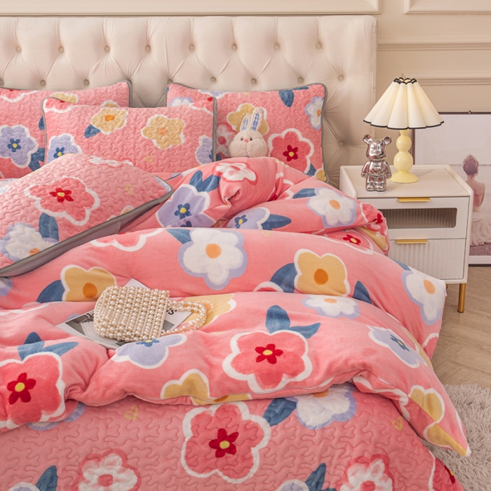 91家纺网 家纺一手货源 找家纺 梓依家纺 2023新款牛奶绒床盖款四件套 花海