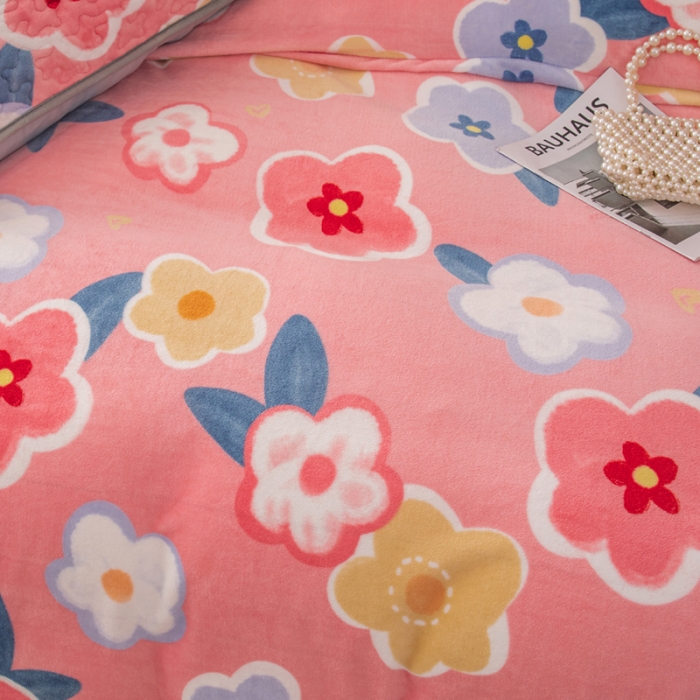 91家纺网 家纺一手货源 找家纺 梓依家纺 2023新款牛奶绒床盖款四件套 花海